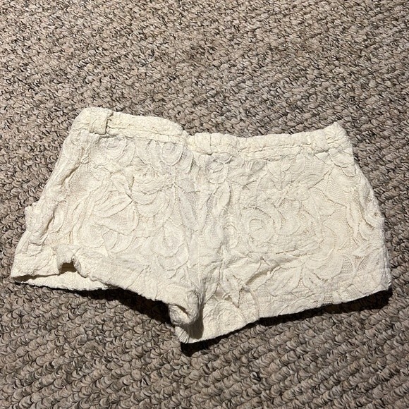 Lace shorts - Picture 3 of 3